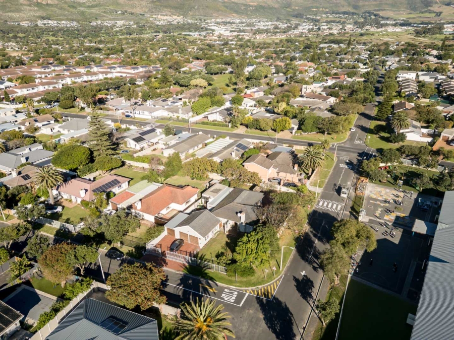 5 Bedroom Property for Sale in Kirstenhof Western Cape